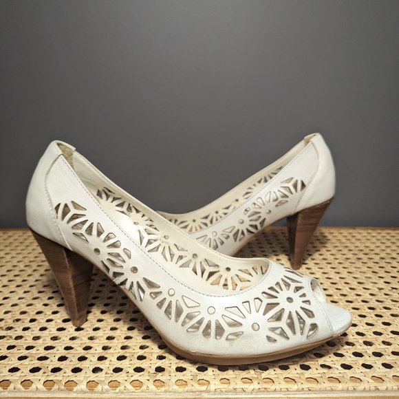 Mariana by GOLC - Women's leather, peeptoe heel - cream with cutout design - Picture 2 of 10